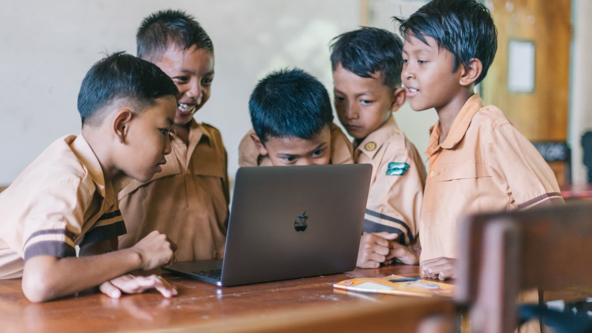 Selamat Datang di SMK Uji MSDK95BT